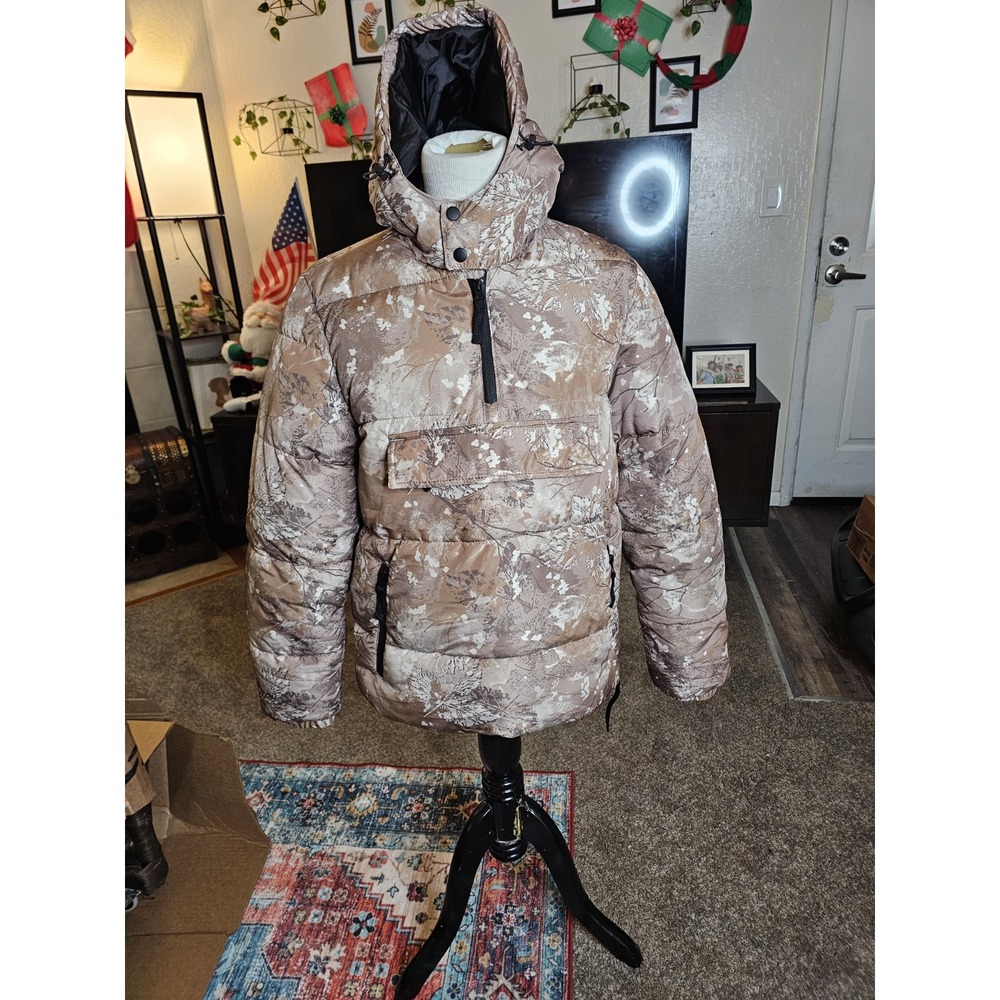 Boys Camouflage Puffer Jacket Size S – Hooded Winter Pullover – Excellent...